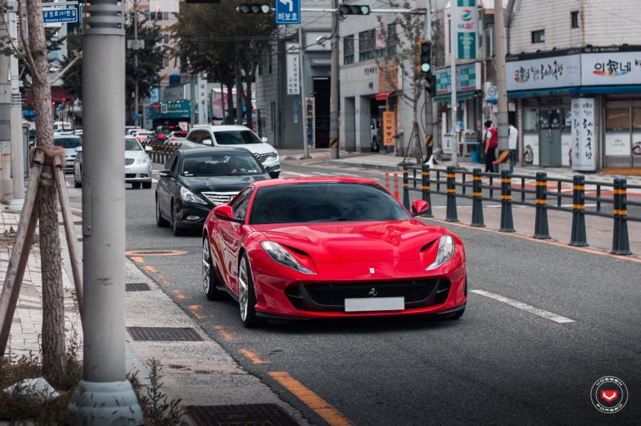  Ferrari 812 Superfast on Vossen Wheels (S21-01) 2019 года  (фото 1 из 19)